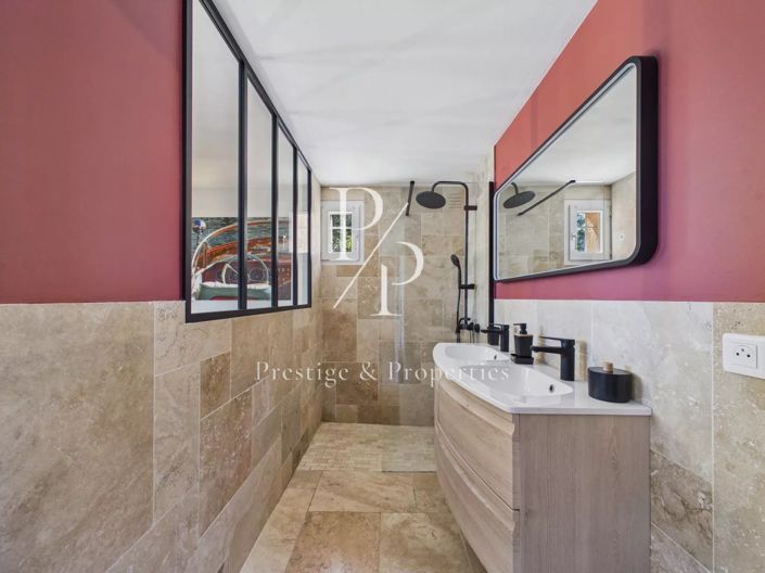 Image No.16-7 Bed House for sale