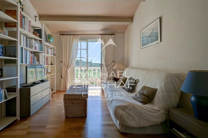 Image No.13-5 Bed House for sale
