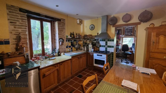 Image No.5-8 Bed House for sale