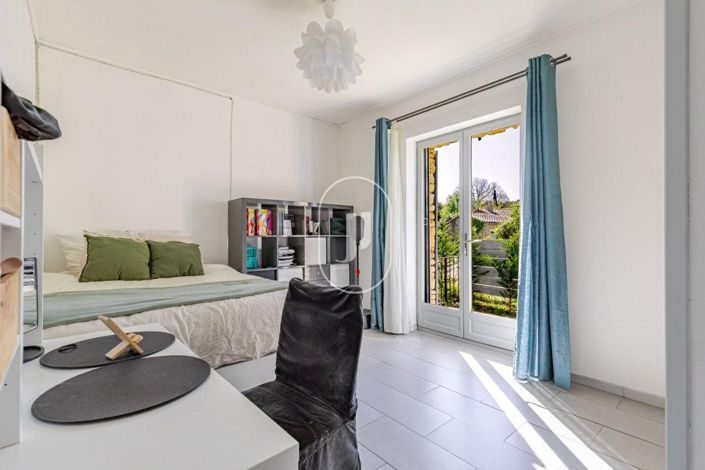 Image No.8-4 Bed House for sale