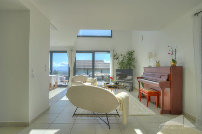 Image No.3-4 Bed Property for sale