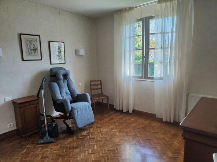 Image No.8-3 Bed House for sale