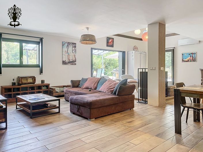 Image No.2-6 Bed House for sale