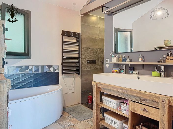Image No.4-6 Bed House for sale