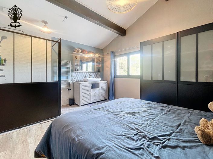 Image No.6-6 Bed House for sale