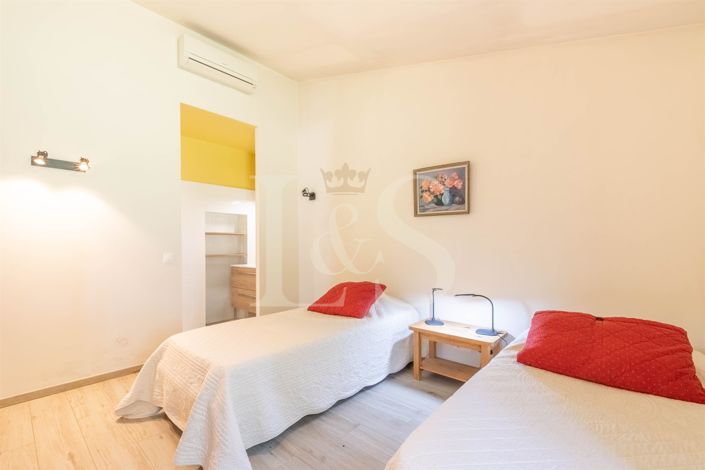 Image No.18-7 Bed House for sale
