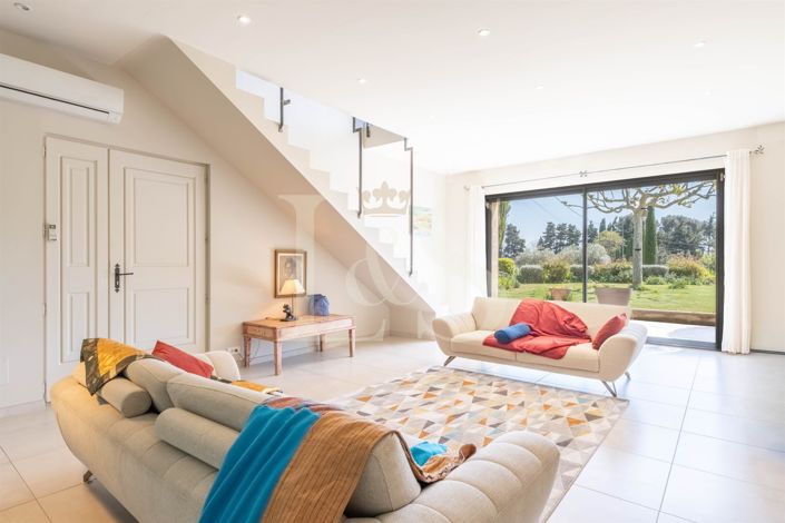 Image No.7-7 Bed House for sale