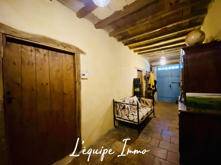 Image No.16-6 Bed House for sale