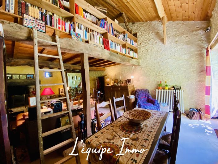 Image No.8-6 Bed House for sale