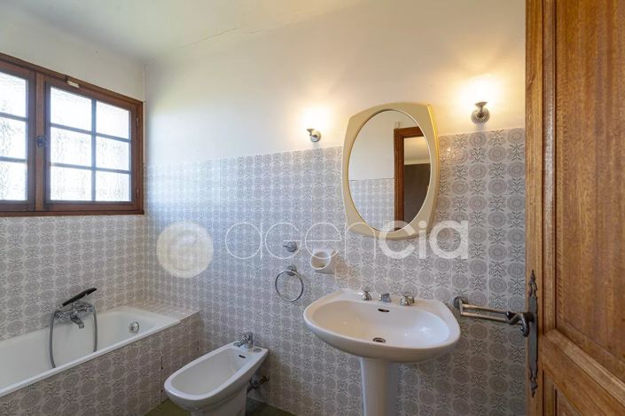 Image No.15-7 Bed House for sale