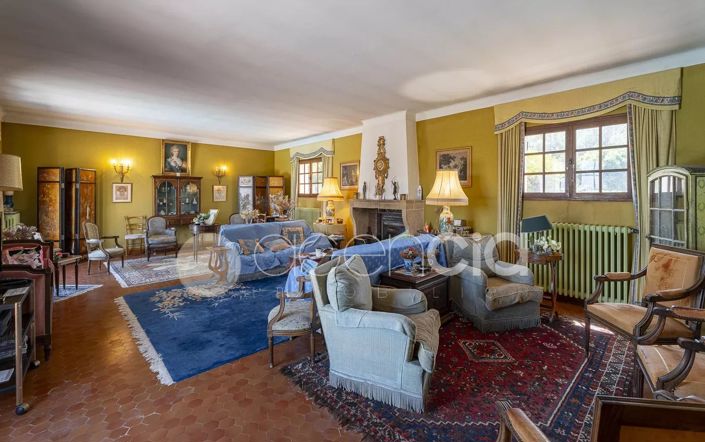Image No.7-7 Bed House for sale