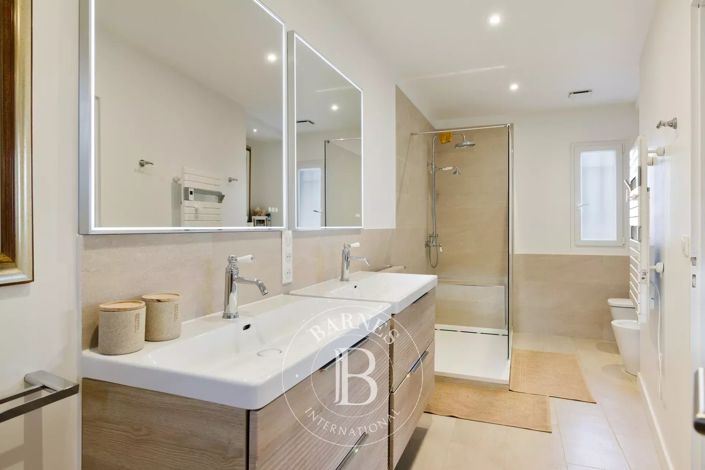 Image No.11-3 Bed House for sale