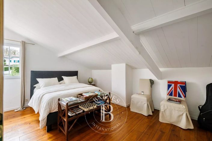 Image No.12-3 Bed House for sale