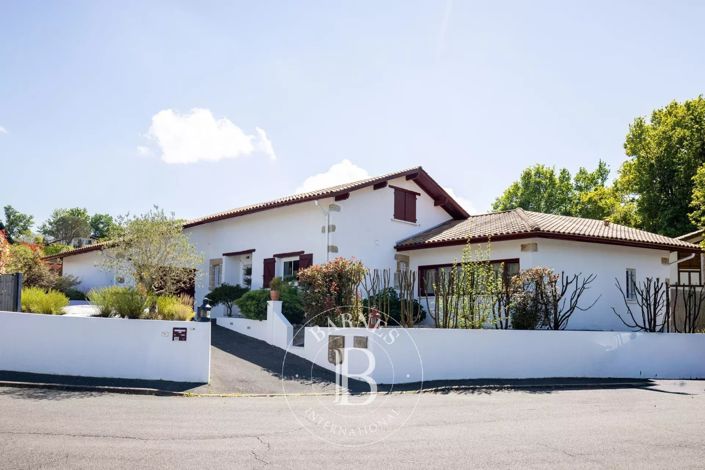 Image No.15-3 Bed House for sale