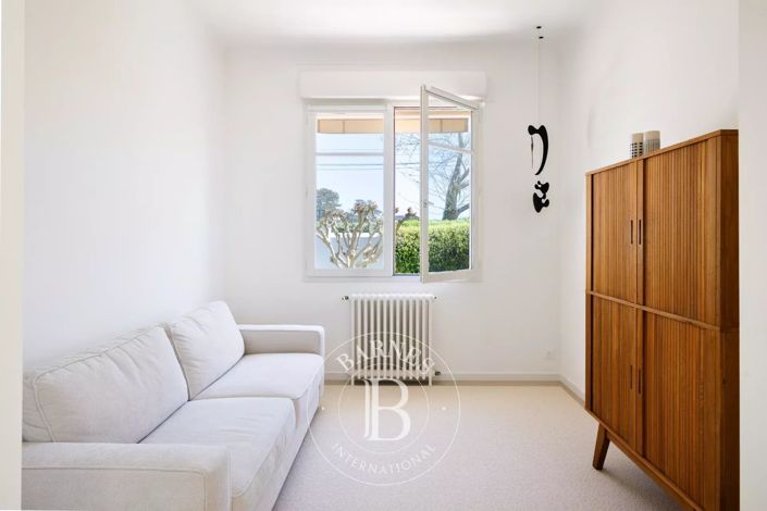 Image No.10-3 Bed House for sale