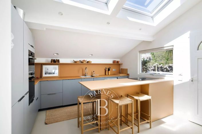 Image No.11-3 Bed House for sale