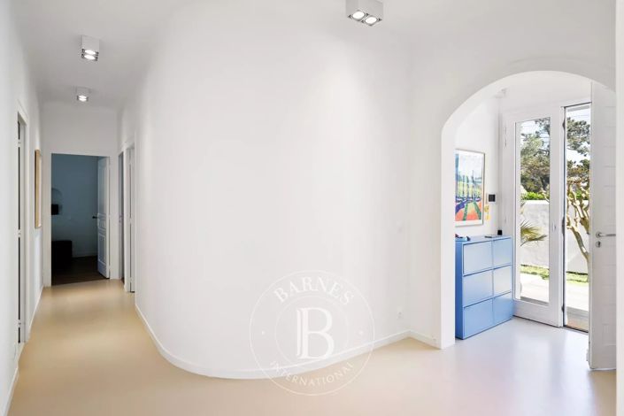 Image No.14-3 Bed House for sale