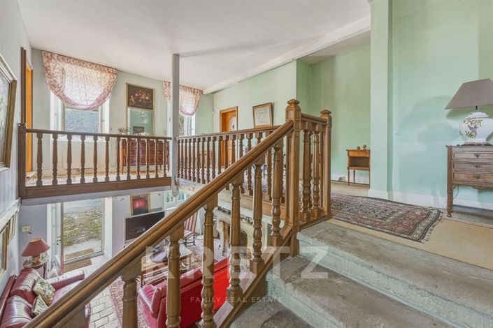 Image No.21-8 Bed House for sale