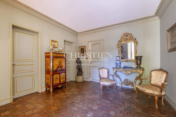 Image No.17-5 Bed House for sale