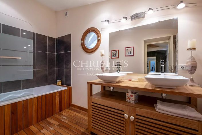 Image No.29-5 Bed House for sale