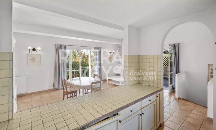Image No.6-2 Bed House for sale