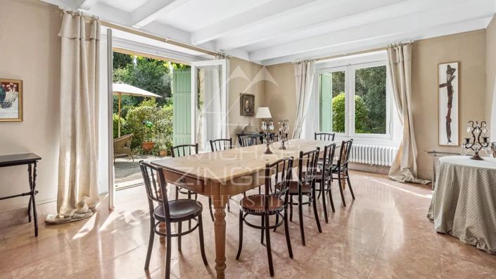 Image No.8-6 Bed House for sale
