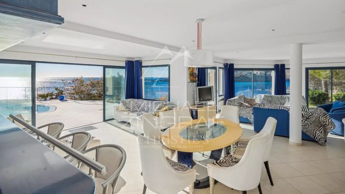 Image No.8-5 Bed House for sale