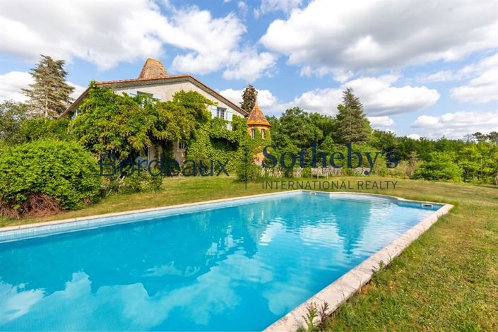 Image No.10-6 Bed Property for sale