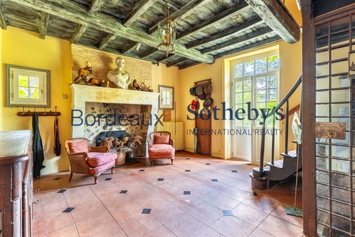 Image No.12-6 Bed Property for sale