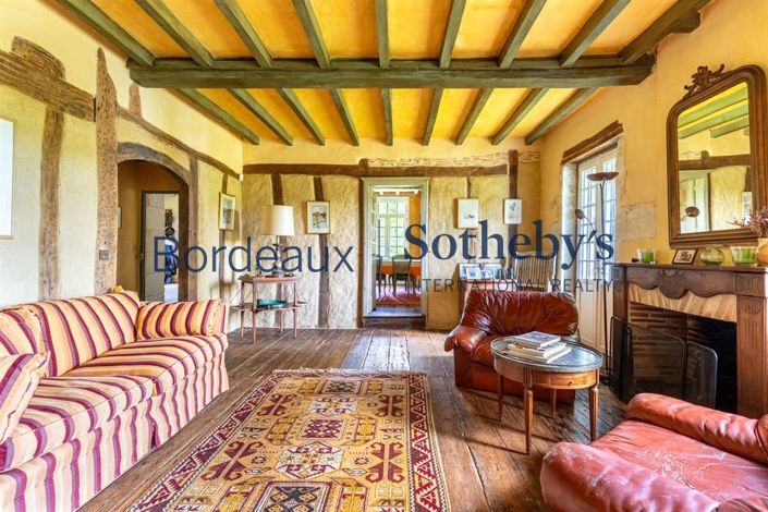Image No.15-6 Bed Property for sale