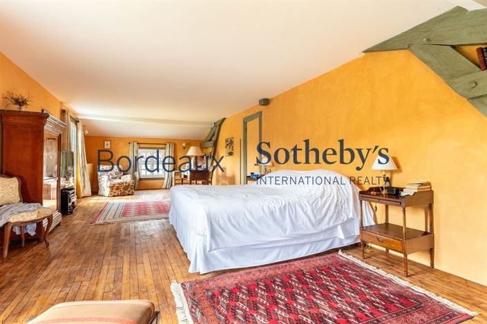 Image No.19-6 Bed Property for sale