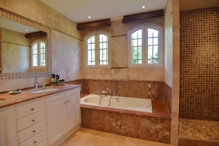 Image No.16-5 Bed House for sale