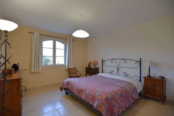 Image No.17-5 Bed House for sale