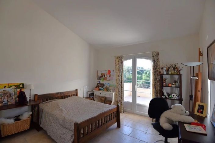 Image No.20-5 Bed House for sale