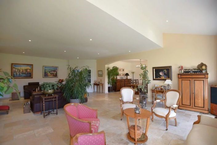Image No.3-5 Bed House for sale