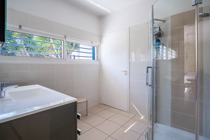 Image No.16-4 Bed House for sale