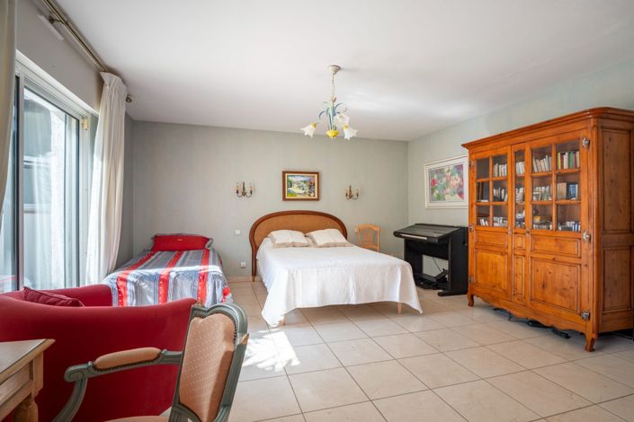 Image No.18-4 Bed House for sale