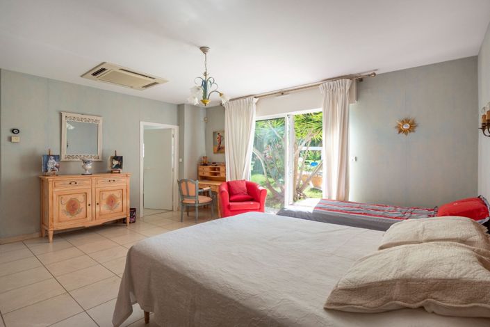 Image No.20-4 Bed House for sale