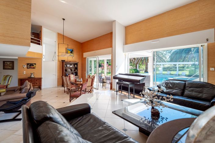 Image No.6-4 Bed House for sale