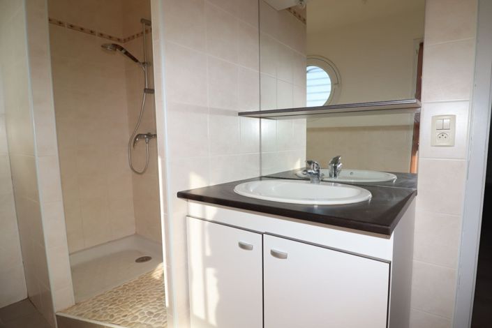 Image No.11-3 Bed House for sale