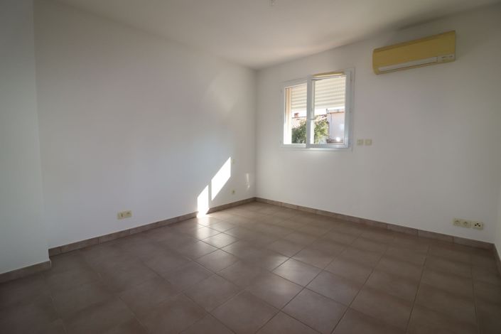 Image No.12-3 Bed House for sale