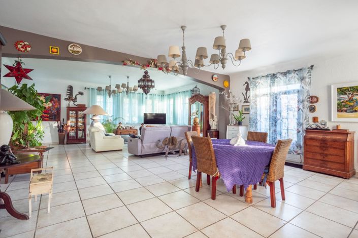 Image No.3-4 Bed House for sale