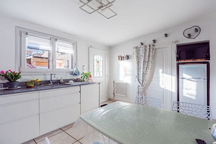 Image No.8-4 Bed House for sale