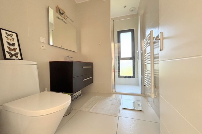 Image No.14-3 Bed House for sale