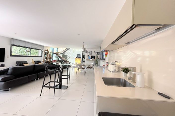 Image No.3-3 Bed House for sale