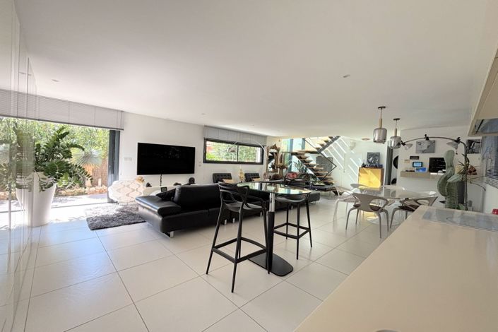 Image No.4-3 Bed House for sale