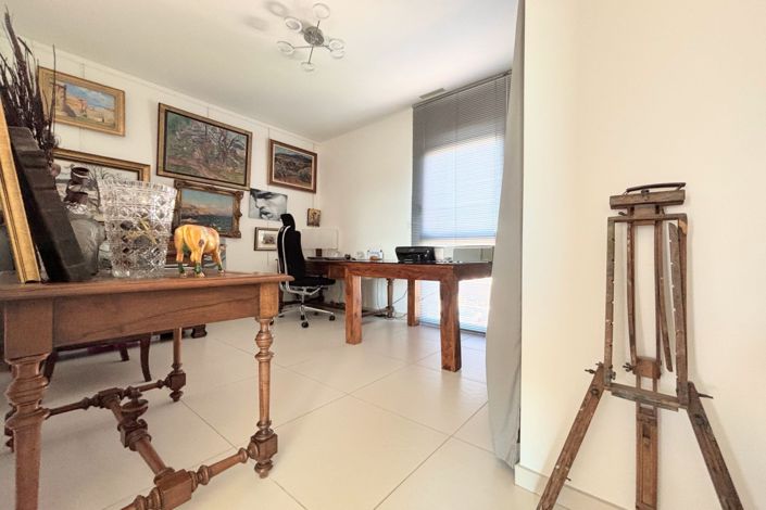 Image No.9-3 Bed House for sale
