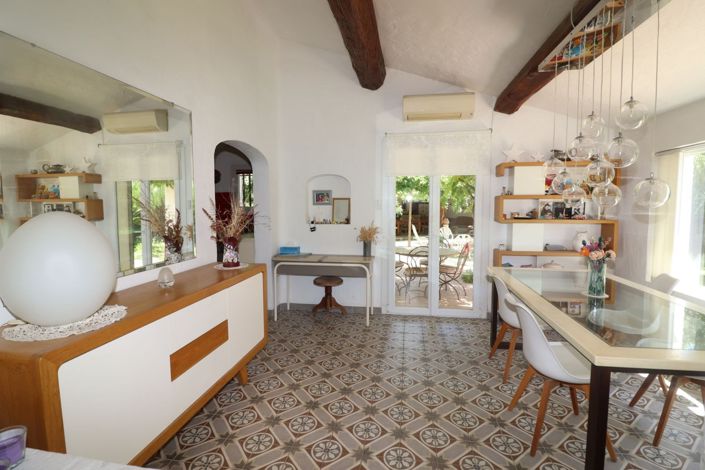 Image No.2-4 Bed House for sale