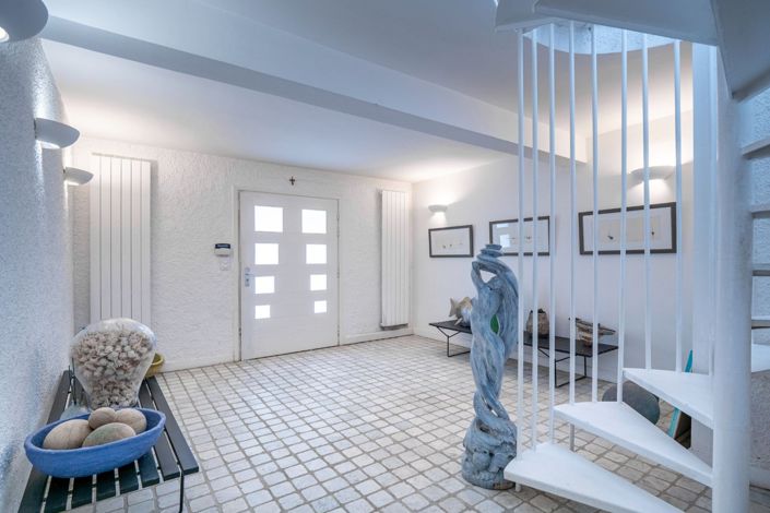 Image No.7-5 Bed House for sale
