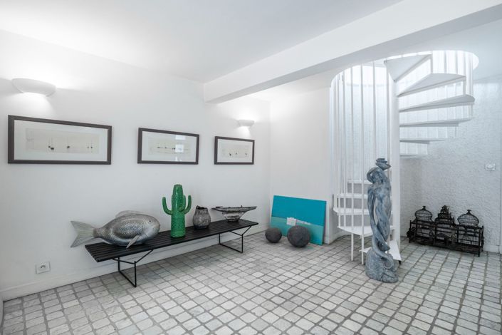 Image No.8-5 Bed House for sale